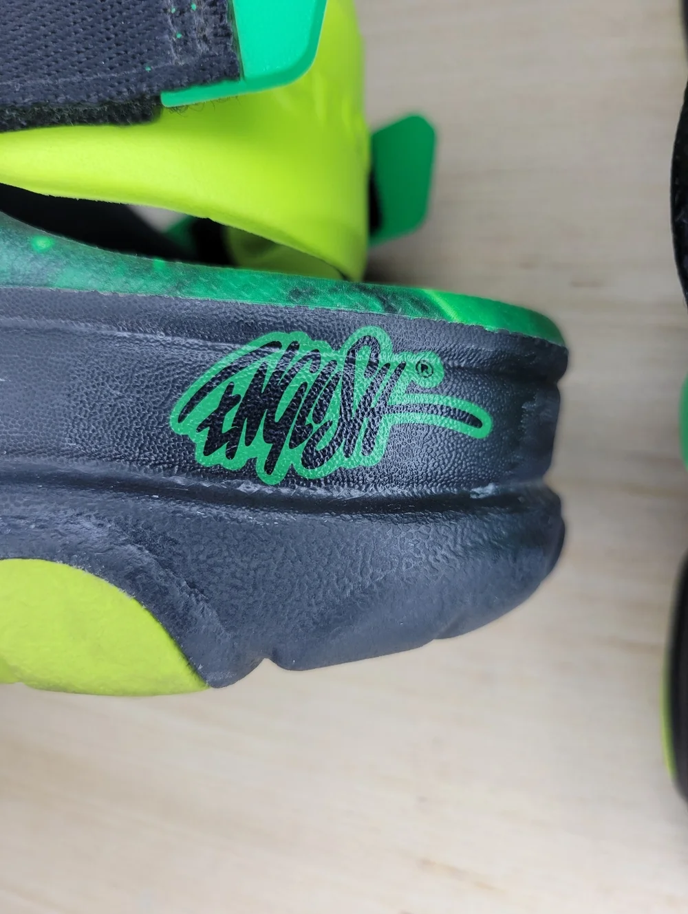 Crocs Ron English Area 54 All Terrain Clog J6 Green Cosmic Alien Graphic FLAW
